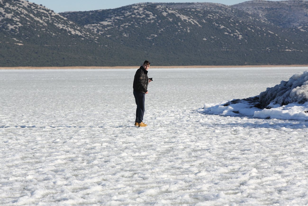 Šetnja po zaleđenom i bajkovitim Vranskim jezerom Šetnja po zaleđenom i bajkovitim Vranskim jezerom