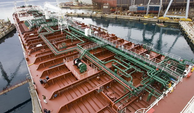 Rijeka, 140411.
Danas je u Brodogradilistu 3. maj Predsjednica Vlade RH Jadranka Kosor u drustvu ministra gospodarstva Djure Popijaca, ministra Branka Bacica bila na primopredaji tankera Velebit. Brod je duljine 195 metara i predvidjen je za prijevoz naft