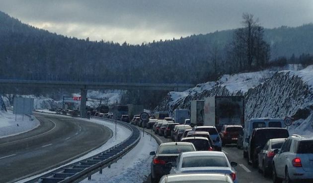 Mala Kapela – Prometna nesreca u tunelu Mala Kapela. Promet u smjeru mora na A1 je obustavljen. Photo: Borna Filic/PIXSELL