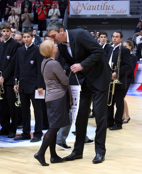 KK Zadar – Real Madrid, umirovljenje dresova 10 (Giuseppe Giergia) i 11 (Kresimir Cosic), Foto; Mladen Malik KK Zadar – Real Madrid, umirovljenje dresova 10 (Giuseppe Giergia) i 11 (Kresimir Cosic), Foto; Mladen Malik