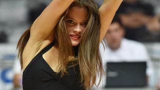 ZDBT 2016: Zmajčice plijene poglede u prekidima utakmice Darussafake i Budućnosti u Krešinom domu. Photo: Hrvoje Jelavić/PIXSELL