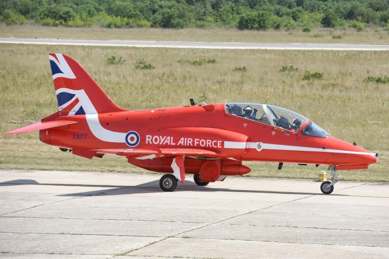 Akrobatska skupina “Red Arrows” Royal Air Forcea u posjeti Zračnoj bazi u Zemuniku Akrobatska skupina “Red Arrows” Royal Air Forcea u posjeti Zračnoj bazi u Zemuniku