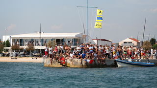Zadar, 120512.
Danas zavrsava Svjetsko prvenstvo 49er-a u Zadru. Najbolje posade svijeta jedrile su danas u Zadarskom kanalu. Vecina ce otici kuci na kratki odmor, a potom ce se ponovno okupiti pocetkom lipnja u Velikoj Britaniji, na iducoj regati Svjetsk Zadar, 120512.
Danas zavrsava Svjetsko prvenstvo 49er-a u Zadru. Najbolje posade svijeta jedrile su danas u Zadarskom kanalu. Vecina ce otici kuci na kratki odmor, a potom ce se ponovno okupiti pocetkom lipnja u Velikoj Britaniji, na iducoj regati Svjetsk