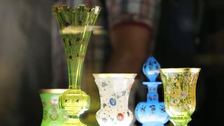 U Muzeju za umjetnost i obrt otvorena je izložba ” Transparentna ljepota – Staklo iz hrvatskih muzeja”. Transparentna ljepota rezultat je trogodišnjeg rada stručnjaka iz 30-tak hrvatskih muzeja. Uz postav dijela izložbe Transparentna ljepota u MUO, istodo