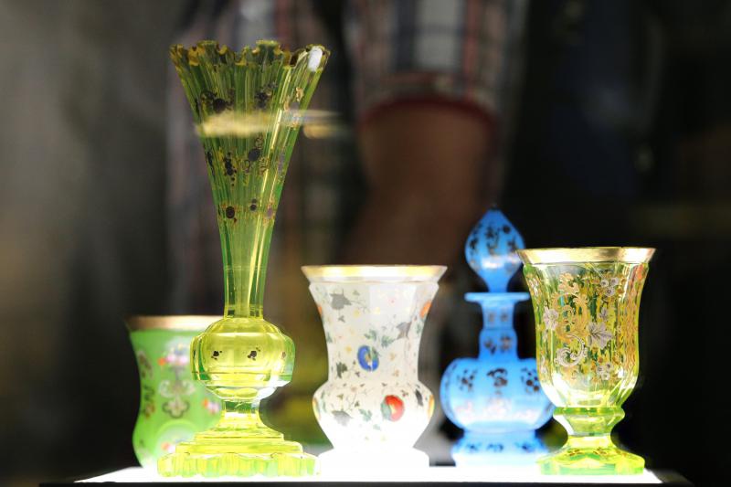 U Muzeju za umjetnost i obrt otvorena je izložba ” Transparentna ljepota – Staklo iz hrvatskih muzeja”. Transparentna ljepota rezultat je trogodišnjeg rada stručnjaka iz 30-tak hrvatskih muzeja. Uz postav dijela izložbe Transparentna ljepota u MUO, istodo