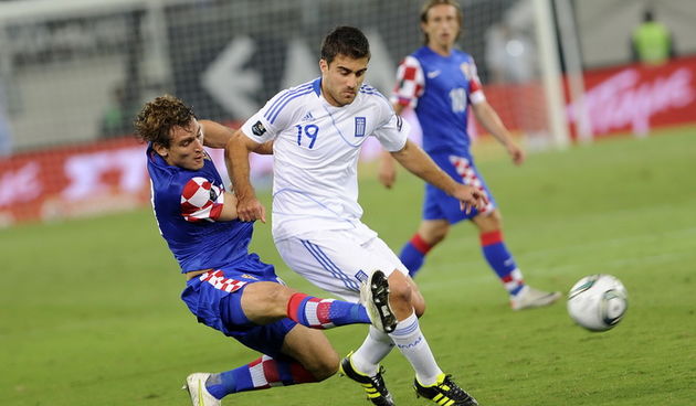 Pirej, Atena, Grcka, 071011.
Stadion Georgios Karaiskaki.
Nogometna utakmica izmedju reprezentacije Grcke i Hrvatske u pretposljednjem kvalifikacijskom kolu (skupina F) za plasman na Europsko prvenstvo 2012. godine.
Na slici: Nikica Jelavic u napadu.
Foto