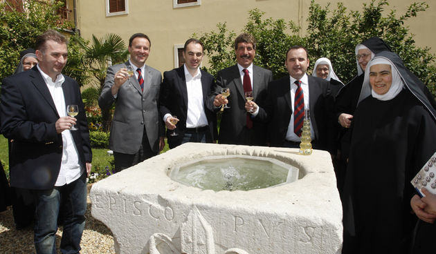 Hajdukovci posjetili zadarske benediktinke (Foto: Jure Miskovic / CROPIX )