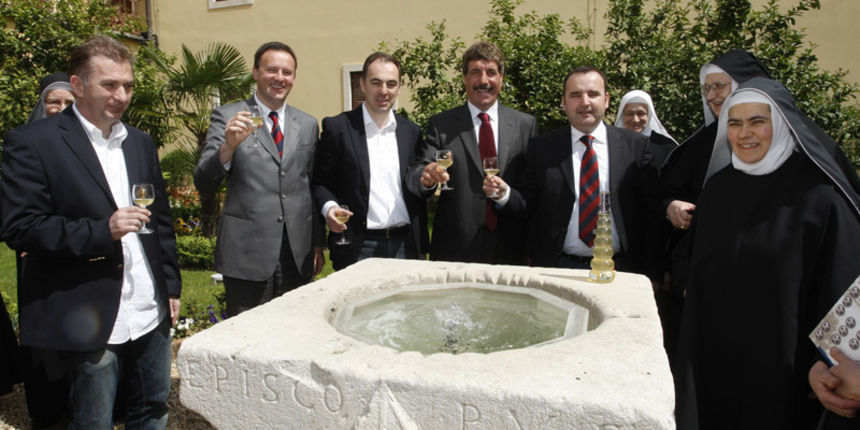 Hajdukovci posjetili zadarske benediktinke (Foto: Jure Miskovic / CROPIX )