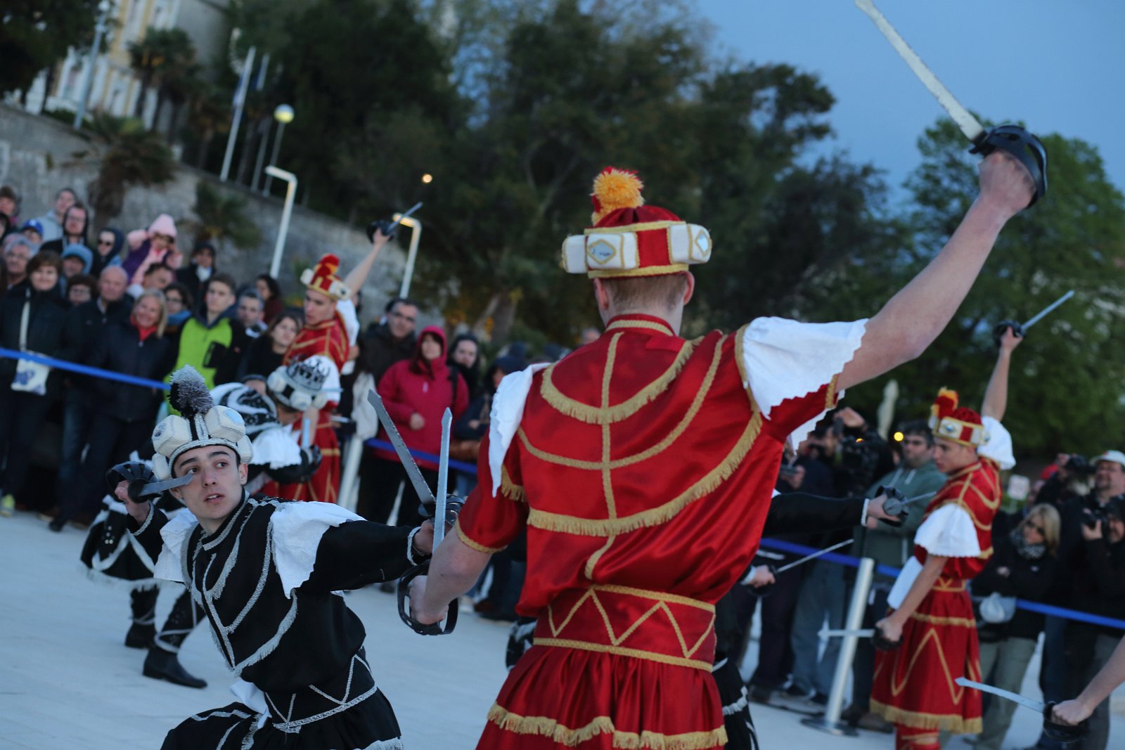 HGD Sv. Cecilija izvelo korčulanski viteški ples “Moreška” na Pozdravu suncu