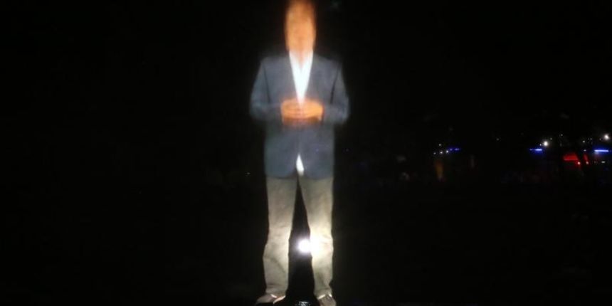 Stipe Petrina započeo je kampanju svjetlosnim spektaklom u Primoštenu