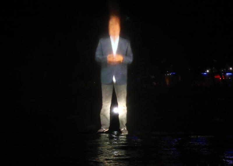 Stipe Petrina započeo je kampanju svjetlosnim spektaklom u Primoštenu