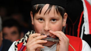 Zadar, 080111.
U Nadinu, selu pokraj Benkovca odrzana je danas
4. Cvitarijada pod nazivom Najbolji cvitarasi od Nina do Knina. Rijec je o natjecanju u kojem je sudjelovalo oko
30-ak samoukih sviraca etno skladbi na usnoj harmonici.
Na slici: natjecate Zadar, 080111.
U Nadinu, selu pokraj Benkovca odrzana je danas
4. Cvitarijada pod nazivom Najbolji cvitarasi od Nina do Knina. Rijec je o natjecanju u kojem je sudjelovalo oko
30-ak samoukih sviraca etno skladbi na usnoj harmonici.
Na slici: natjecate