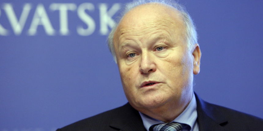 Zagreb, 221112.
Vlada.
U Vladi RH odrzana je prezentacija Prijedloga zakona o porezu na nekretnine, na kojoj je sudjelovao ministar financija Slavko Linic i pomocnica ministra i ravnateljica Porezne uprave Nada Cavlovic Smiljanec.
Na fotografiji: Slavko L