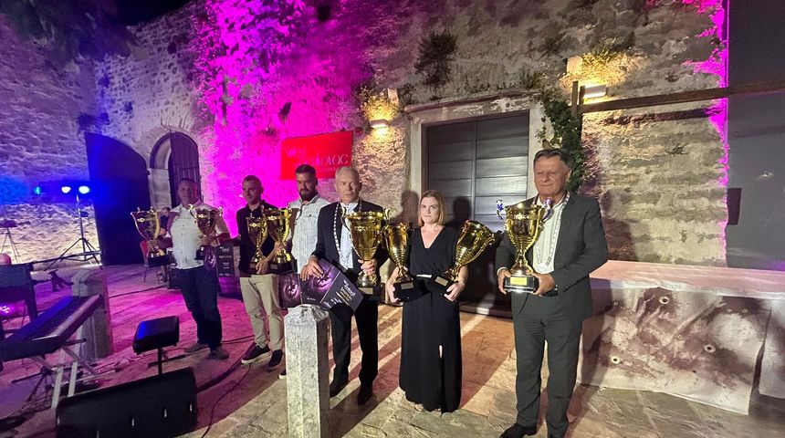 Izazovi u vinogradsratsvu i vinarstvu Sjeverne Dalmacije uvod u 15.Vinfest Benkovac Izazovi u vinogradsratsvu i vinarstvu Sjeverne Dalmacije uvod u 15.Vinfest Benkovac