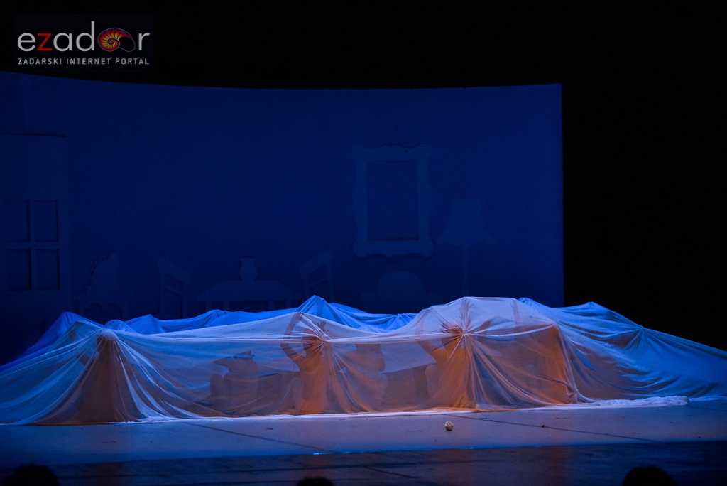 Predstava “Odgojoj” Plesne udruge Gesta u HNK Zadar