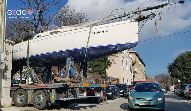 Nasukao se jedrilicom “na suhom”