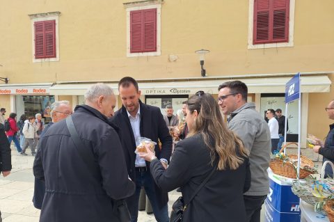 Gradonačelnik dijelio pogače, građanima poručio: Budimo otvoreni i bliži jedni drugima