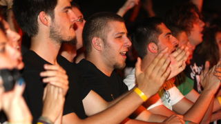 Zadar, 230612.
Drugu vecer 2.JUMF festivala koji se odrzava u Zadru na Kapetanskom, nastupili su Goran Bare i Majke. U nastupu vinkovacke grupe uzivala je mnogobrojna publika.
Foto: Andrija Lucic / CROPIX