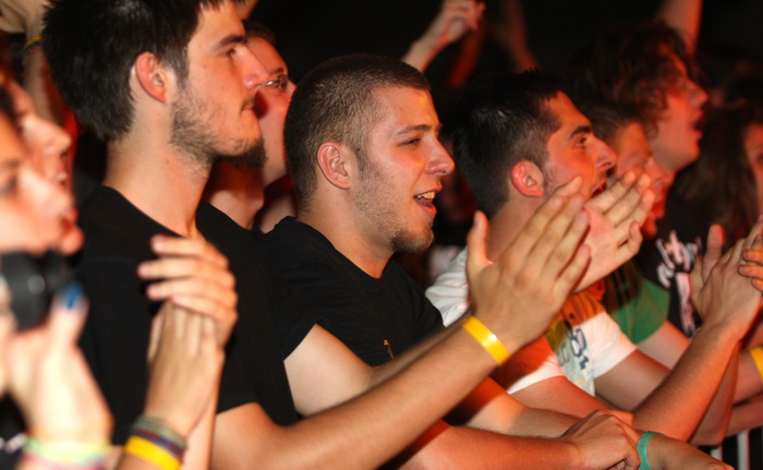 Zadar, 230612.
Drugu vecer 2.JUMF festivala koji se odrzava u Zadru na Kapetanskom, nastupili su Goran Bare i Majke. U nastupu vinkovacke grupe uzivala je mnogobrojna publika.
Foto: Andrija Lucic / CROPIX