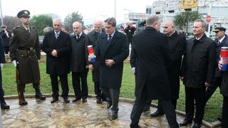 21.01.2014., Zadar – Predsjednik Hrvatskog sabora Josip Leko i ministar branitelja Predrag Matic polozili su vijence u sklopu 21. obljetnice vojno-redarstvene operacije Maslenica ’93. Photo: Dino Stanin/PIXSELL 21.01.2014., Zadar – Predsjednik Hrvatskog sabora Josip Leko i ministar branitelja Predrag Matic polozili su vijence u sklopu 21. obljetnice vojno-redarstvene operacije Maslenica ’93. Photo: Dino Stanin/PIXSELL