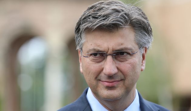 Predsjednik Vlade Andrej Plenkovic, povodom Dana pobjede i domovinske zahvalnosti i Dana hrvatskih branitelja polozio je vijence i zapalio svijece kod spomenika Glas hrvatske zrtve Zid boli, Sredisnjega kriza u Aleji poginulih hrvatskih branitelja iz Domo