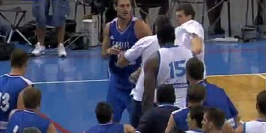 Tucnjava Srba i Grka na Acropolis Cupu Tucnjava Srba i Grka na Acropolis Cupu