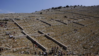Kornat, 300811.
Obiljezavanje 4. obljetnice kornatske tragedije, u kojoj je, gaseci pozar na Kornatu 30. kolovoza 2007. godine, smrtno stradalo 12 vatrogasaca. Obitelji poginulih vatrogasaca, njihovi prijatelji te visoko izaslanstvo na otoku Kornat, u uv Kornat, 300811.
Obiljezavanje 4. obljetnice kornatske tragedije, u kojoj je, gaseci pozar na Kornatu 30. kolovoza 2007. godine, smrtno stradalo 12 vatrogasaca. Obitelji poginulih vatrogasaca, njihovi prijatelji te visoko izaslanstvo na otoku Kornat, u uv