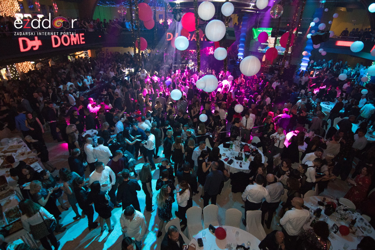 Ludnica u Saturnusu: Najbolji doček u svemiru i šire Ludnica u Saturnusu: Najbolji doček u svemiru i šire