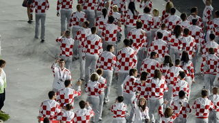 London, 270712.
Olimpijski stadion.
Svecano otvaranje Olimpijskih Igra u Londonu.
Na fotografiji: hrvatski sportasi u defileu, rukometni golman Venio Losert nosi zastavu.
Foto: Drago Sopta / CROPIX