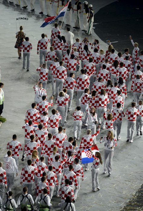 London, 270712.
Olimpijski stadion.
Svecano otvaranje Olimpijskih Igra u Londonu.
Na fotografiji: hrvatski sportasi u defileu, rukometni golman Venio Losert nosi zastavu.
Foto: Drago Sopta / CROPIX
