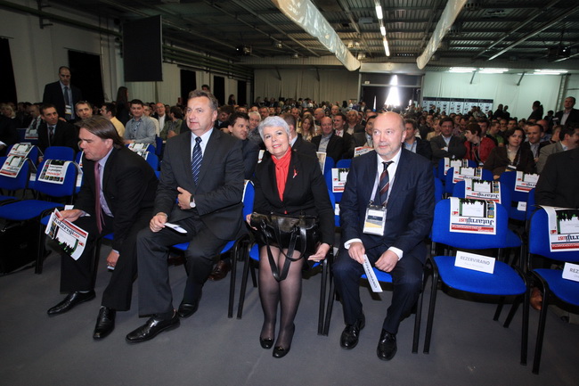 Rovinj, 220410.
Danas je u Rovinju otvorena Windays business konferencija, u organizaciji Microsoft Hrvatska i Jutarnjeg lista. Na otvorenje je dosla premijerka Jadranka Kosor.
Na fotografiji: Ivan Jakovcic, Djuro Popijac i Jadranka Kosor.
Foto: Goran Seb