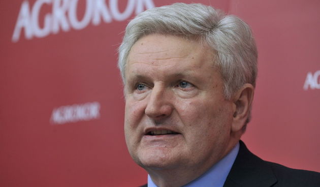 Zagreb, 060213.
Trg Drazena Petrovica, Agrokor.
Potpisivanje ugovora o suradnji na projektu otvorene inovacije izmedju Agrokora i NinaSigme. Potpisom ovog ugovora Agrokoru i njegovim kompanijama postala je dostupna najveca svjetska mreza inovatora te baza