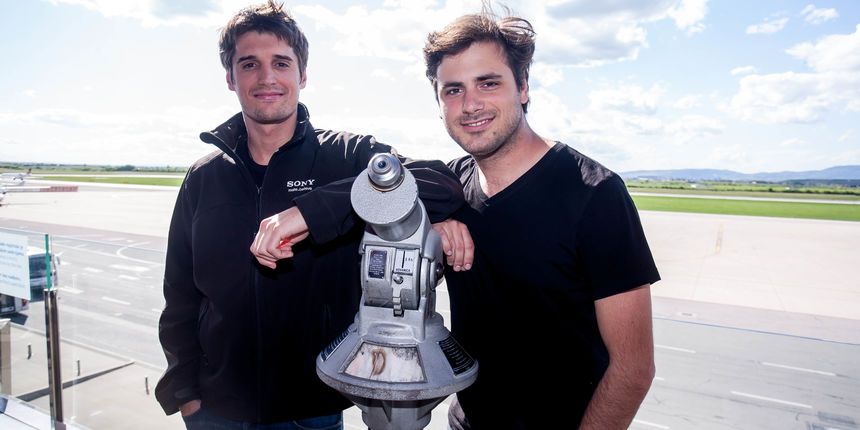 Promo foto 2cellos Promo foto 2cellos