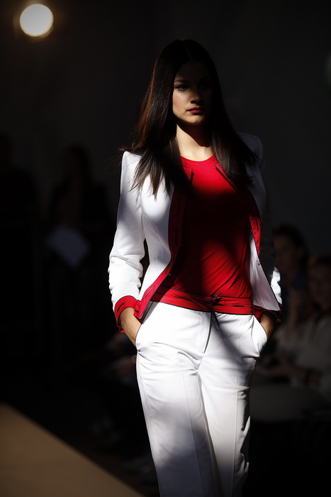 Zagreb, 300911.
Sajam mode Fashion.hr, koji je na Zagrebackom velesajmu okupio 90 izlagaca iz Hrvatske i 29 iz regije, otvorila je predsjednica Vlade RH Jadranka Kosor. 
Na slici: modna revija Bellissima Sarajevo.
Foto: Dragan Matic / Cropix