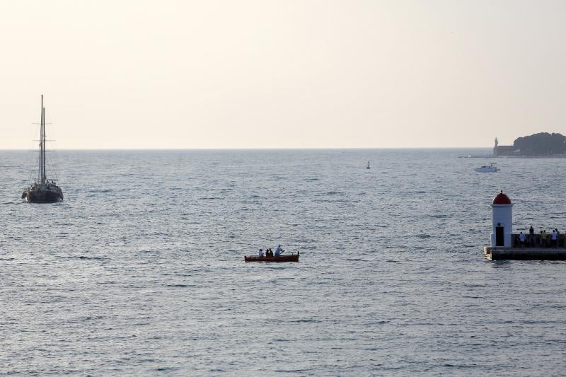Panoramske fotografije s trajekta koji vozi od Zadra do otoka Ugljana. Photo: Filip Brala/PIXSELL Autor  Filip Brala/PIXSELL KLJUČNE RIJEČI  panorama, morske orgulje, pozdrav suncu, trajekt, riva