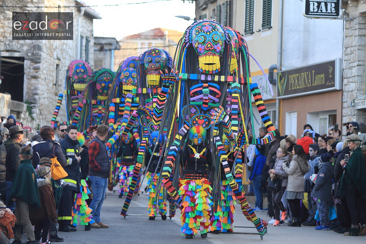 Maškarana povorka Velike Bake u Murteru