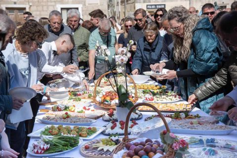Uskršnji doručak u Pagu oduševio posjetitelje
