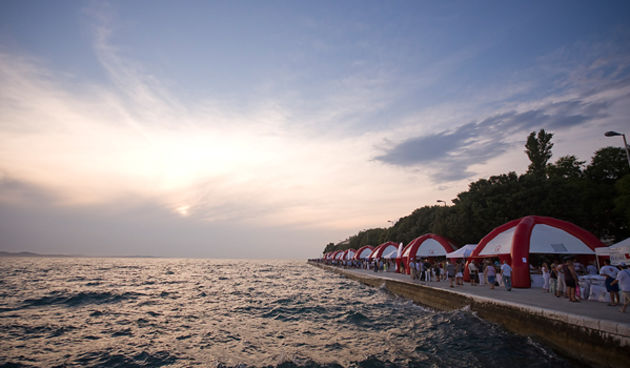 Zadarska riva : Akcija “Kupujmo hrvatsko” (foto:Saša Čuka)