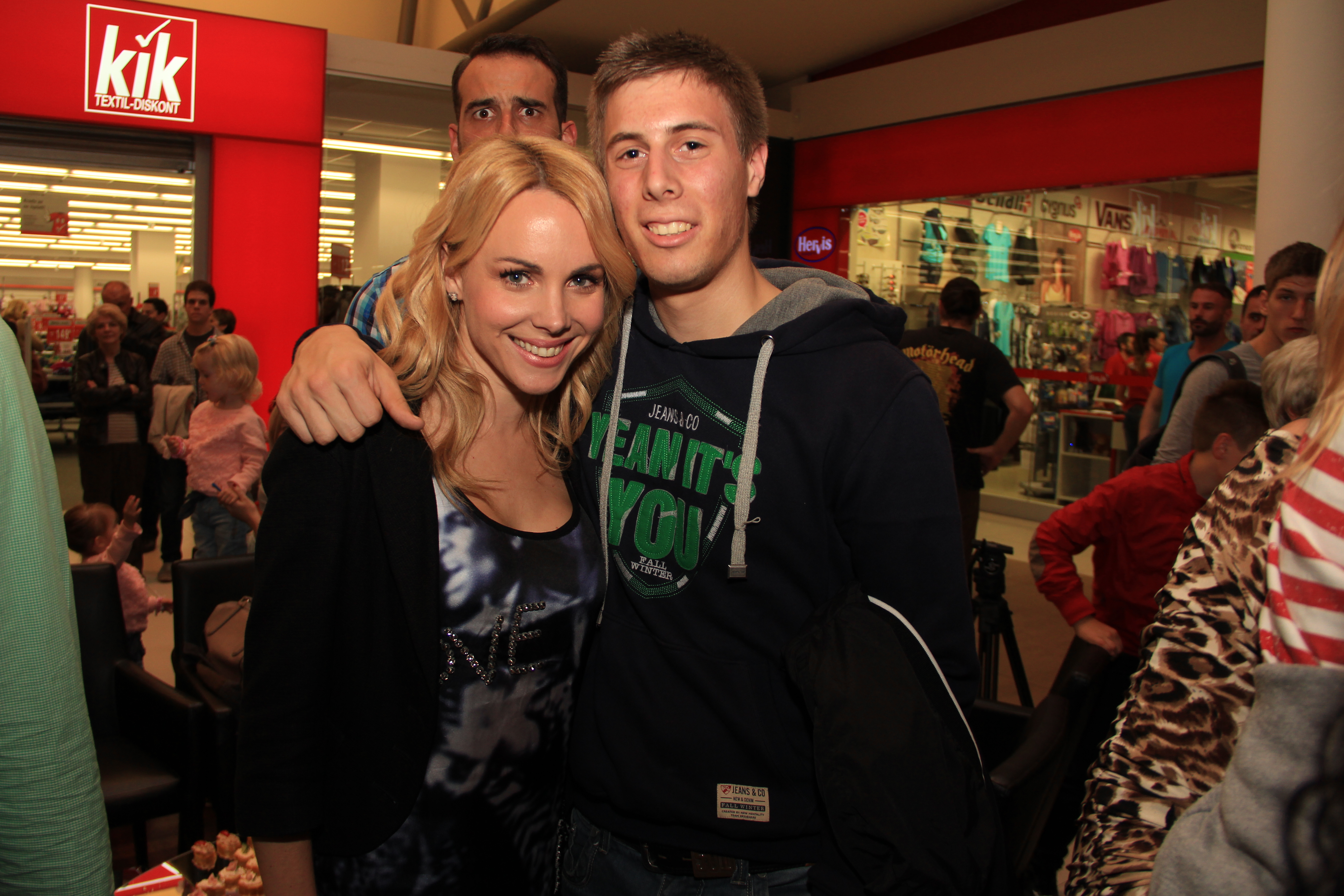 Image 685913 (auto) Image 685913 (auto)