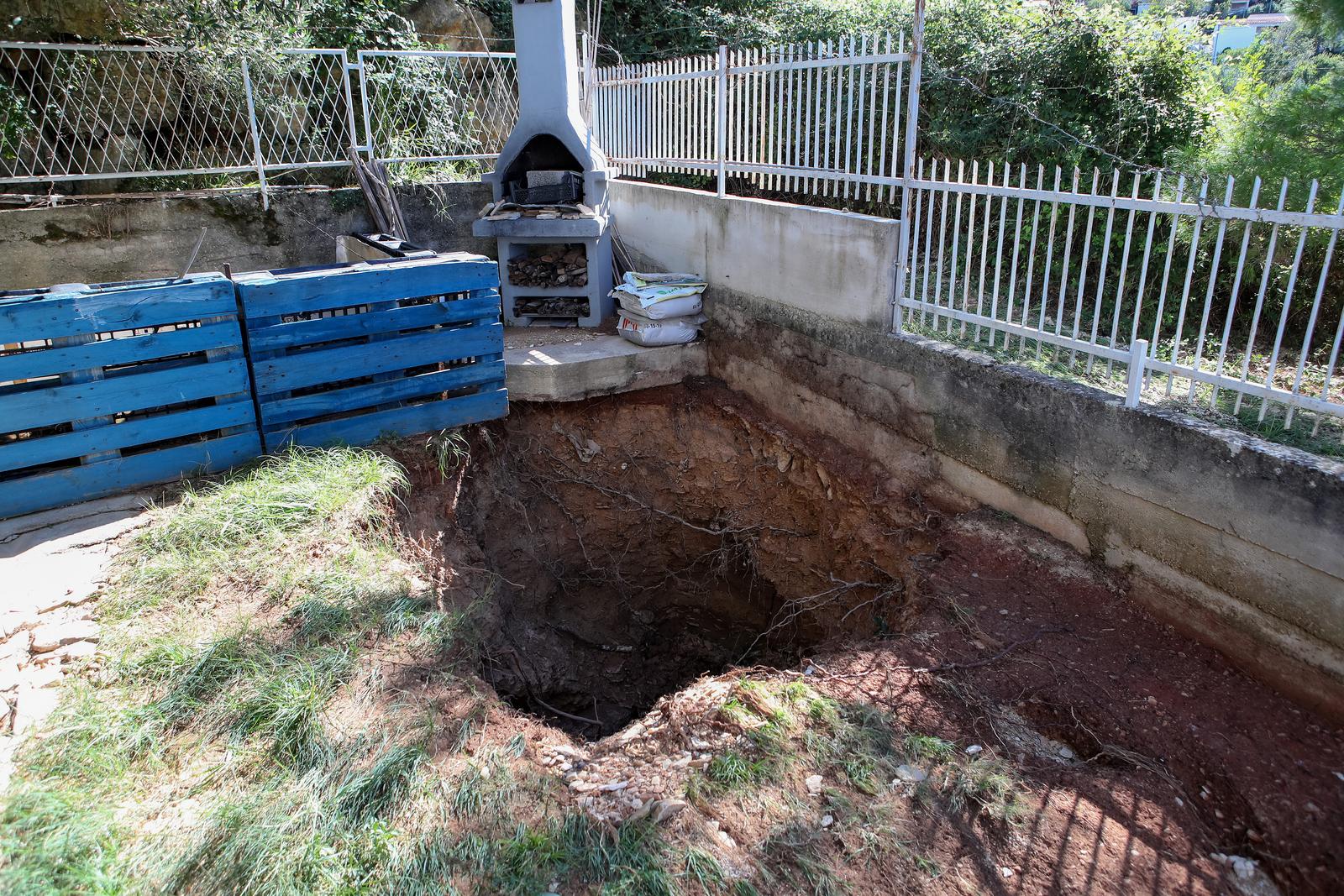 Katastrofalne posljedice bujične poplave u Mekoj Dragi Katastrofalne posljedice bujične poplave u Mekoj Dragi