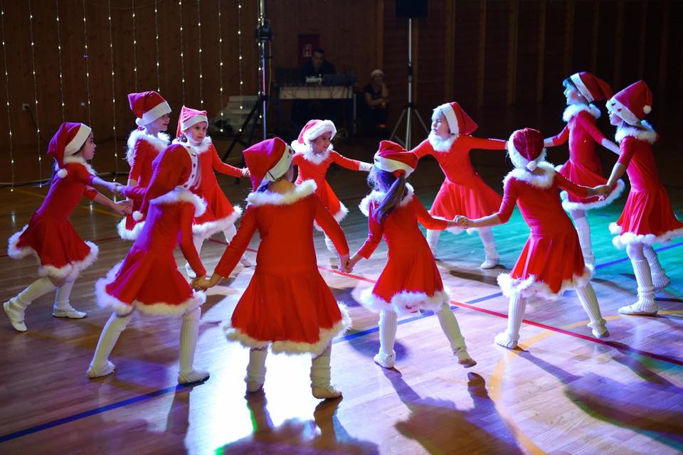 Plesna Božićna čarolija na otoku Pagu