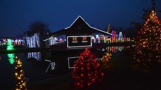 Božićna priča obitelji Salaj s rekordnih 1,88 milijuna lampica. Foto: Damir Špehar/PIXSELL