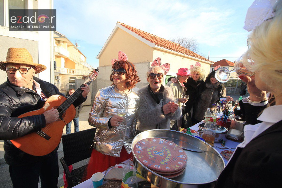 Maškarana povorka Velike Bake u Murteru