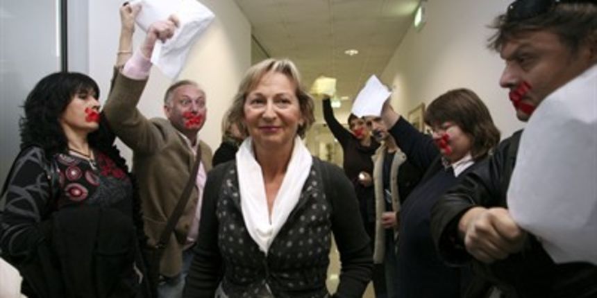 Hloverka Novak Srzić i novinari prosvjednici (foto: Sasa Midzor Sucic / CROPIX)