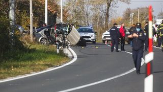 Jošani: Tri osobe poginule u frontalnom sudaru između dva automobila Jošani: Tri osobe poginule u frontalnom sudaru između dva automobila