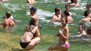 Vrelo ljeto u Nacionalnom parku Krka, hlađenje u Skradinskom buku. Photo: Hrvoje Jelavić/PIXSELL Vrelo ljeto u Nacionalnom parku Krka, hlađenje u Skradinskom buku. Photo: Hrvoje Jelavić/PIXSELL