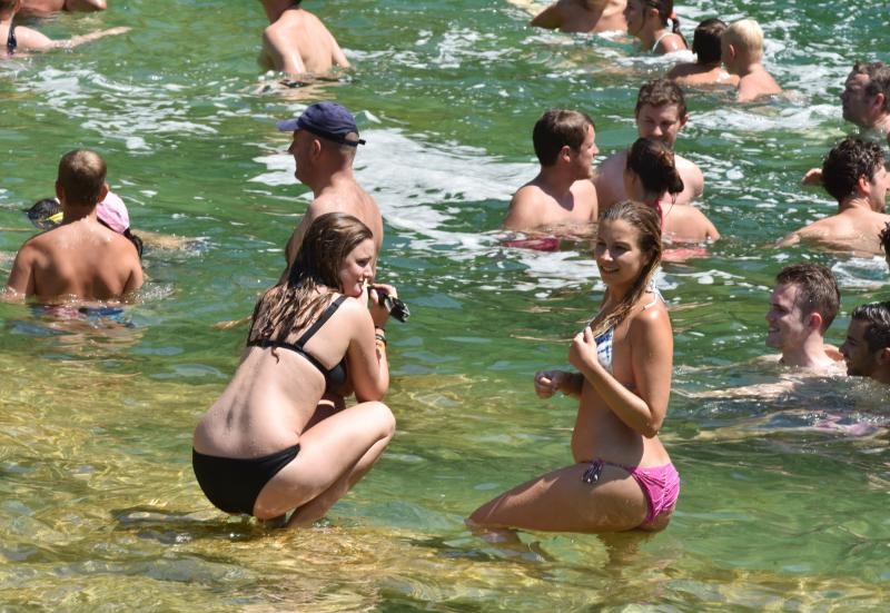 Vrelo ljeto u Nacionalnom parku Krka, hlađenje u Skradinskom buku. Photo: Hrvoje Jelavić/PIXSELL Vrelo ljeto u Nacionalnom parku Krka, hlađenje u Skradinskom buku. Photo: Hrvoje Jelavić/PIXSELL
