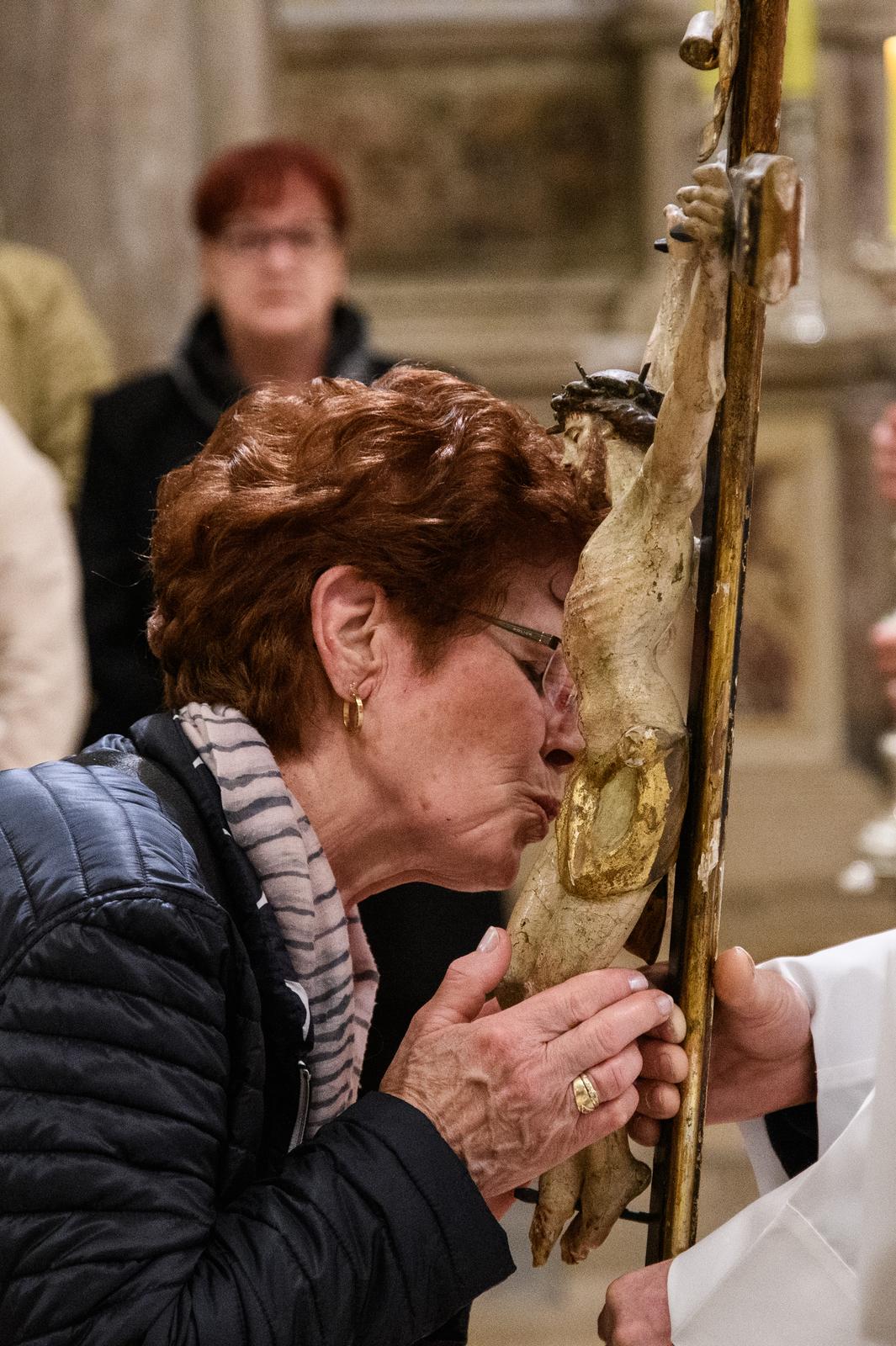 Nadbiskup Zgrablić predvodio Službu Muke Gospodnje u katedrali sv. Stošije Nadbiskup Zgrablić predvodio Službu Muke Gospodnje u katedrali sv. Stošije