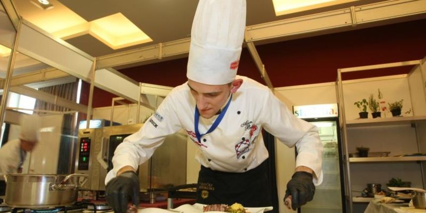 Umag – Hotel Sol Garden Istra u Katoru. Dani hrvatskog kulinarstva i ove godine okupljaju najbolje kuhare, slasticare i ucenike srednjih strukovnih ckola koji se natjecu za medalje i titule drzavnih prvaka. Clanovi zirija. Photo: Dusko Marusic/PIXSELL Umag – Hotel Sol Garden Istra u Katoru. Dani hrvatskog kulinarstva i ove godine okupljaju najbolje kuhare, slasticare i ucenike srednjih strukovnih ckola koji se natjecu za medalje i titule drzavnih prvaka. Clanovi zirija. Photo: Dusko Marusic/PIXSELL