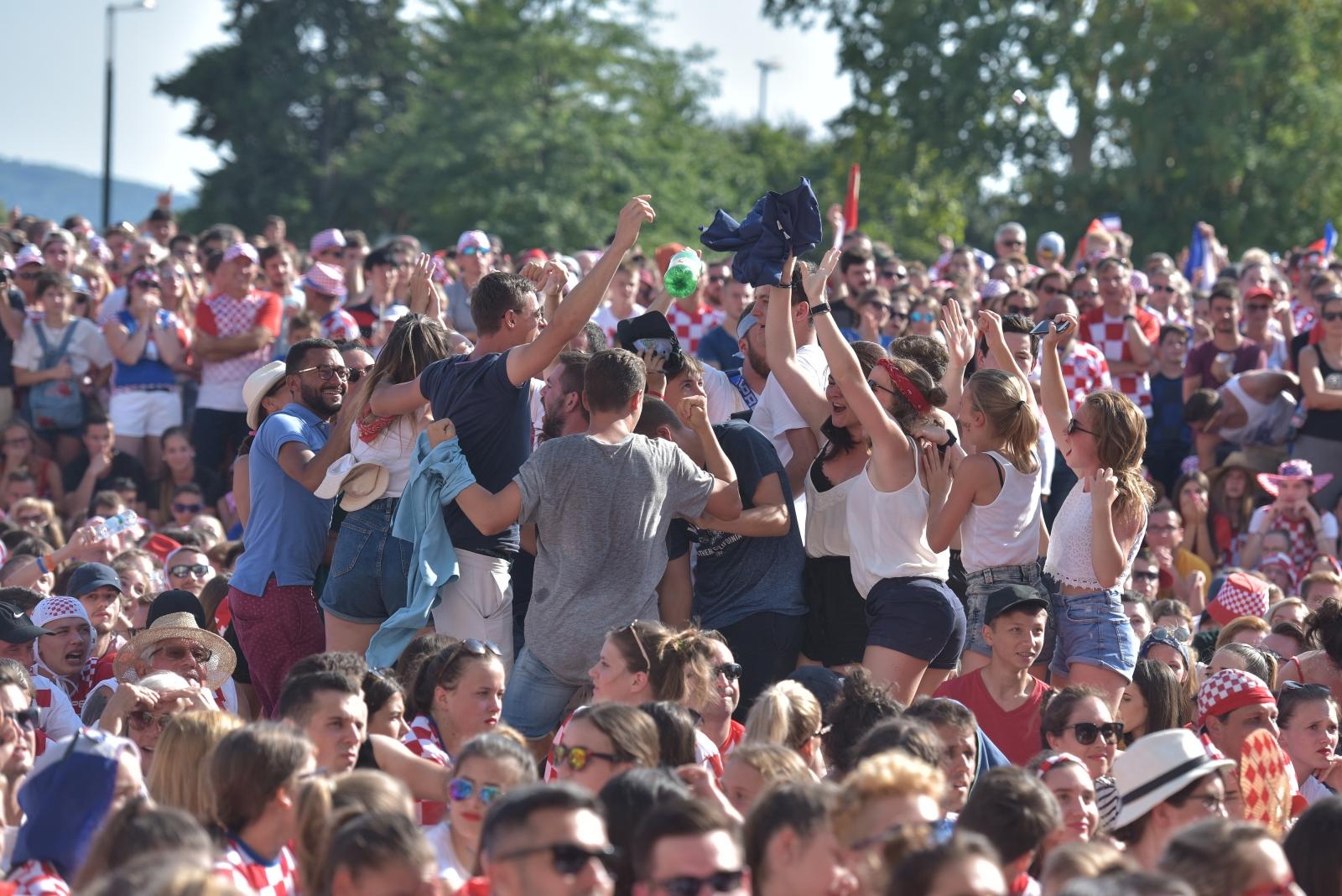 Tisuće Zadrana na Forumu navijalo za Vatrene u finalu Svjetskog prvenstva Tisuće Zadrana na Forumu navijalo za Vatrene u finalu Svjetskog prvenstva